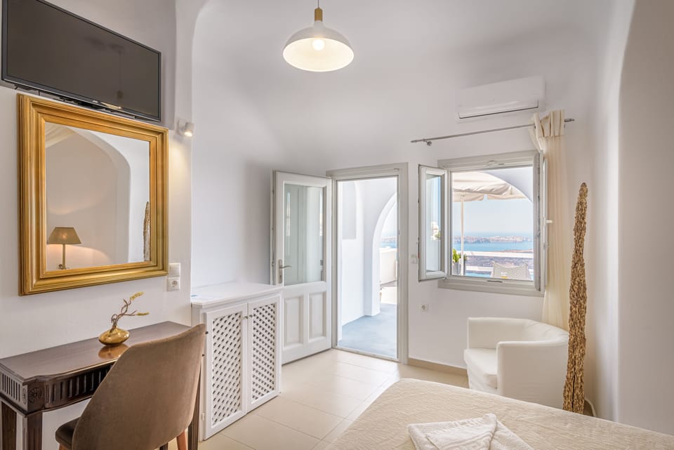 Superior Double, Sea View, Caldera View | 1 bedroom, minibar, in-room safe, soundproofing