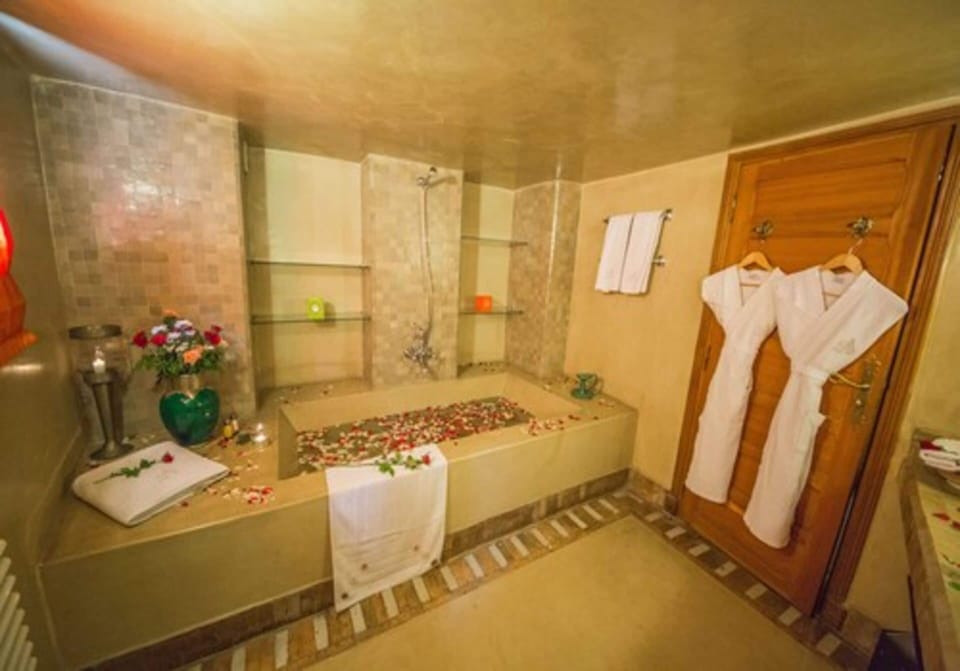 Suite (Hyacinthe) | Deep soaking bathtub