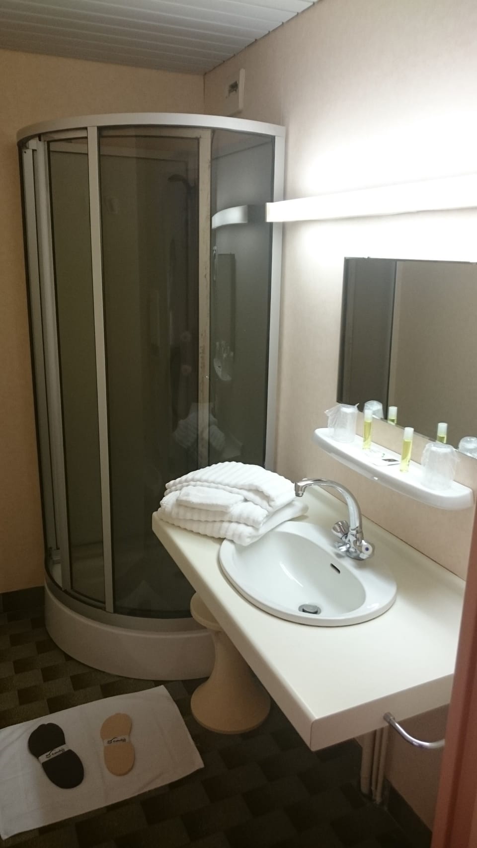 Shower, free toiletries, hair dryer, bathrobes