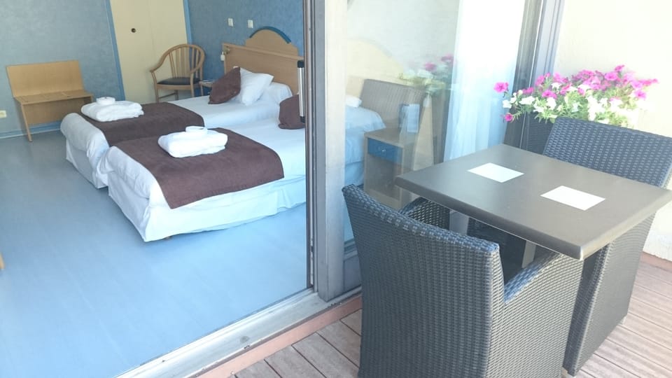 Standard Twin Room, Terrace | Minibar, desk, blackout drapes, iron/ironing board