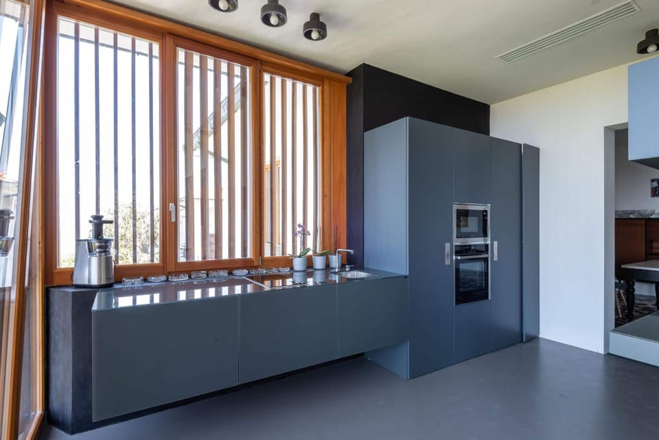 Shared fridge, shared microwave