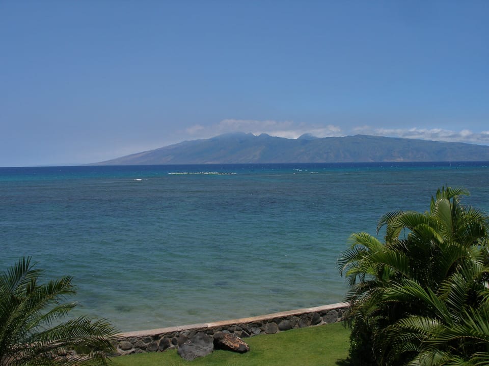 The ocean is so close you can throw a stone into it from the lanai