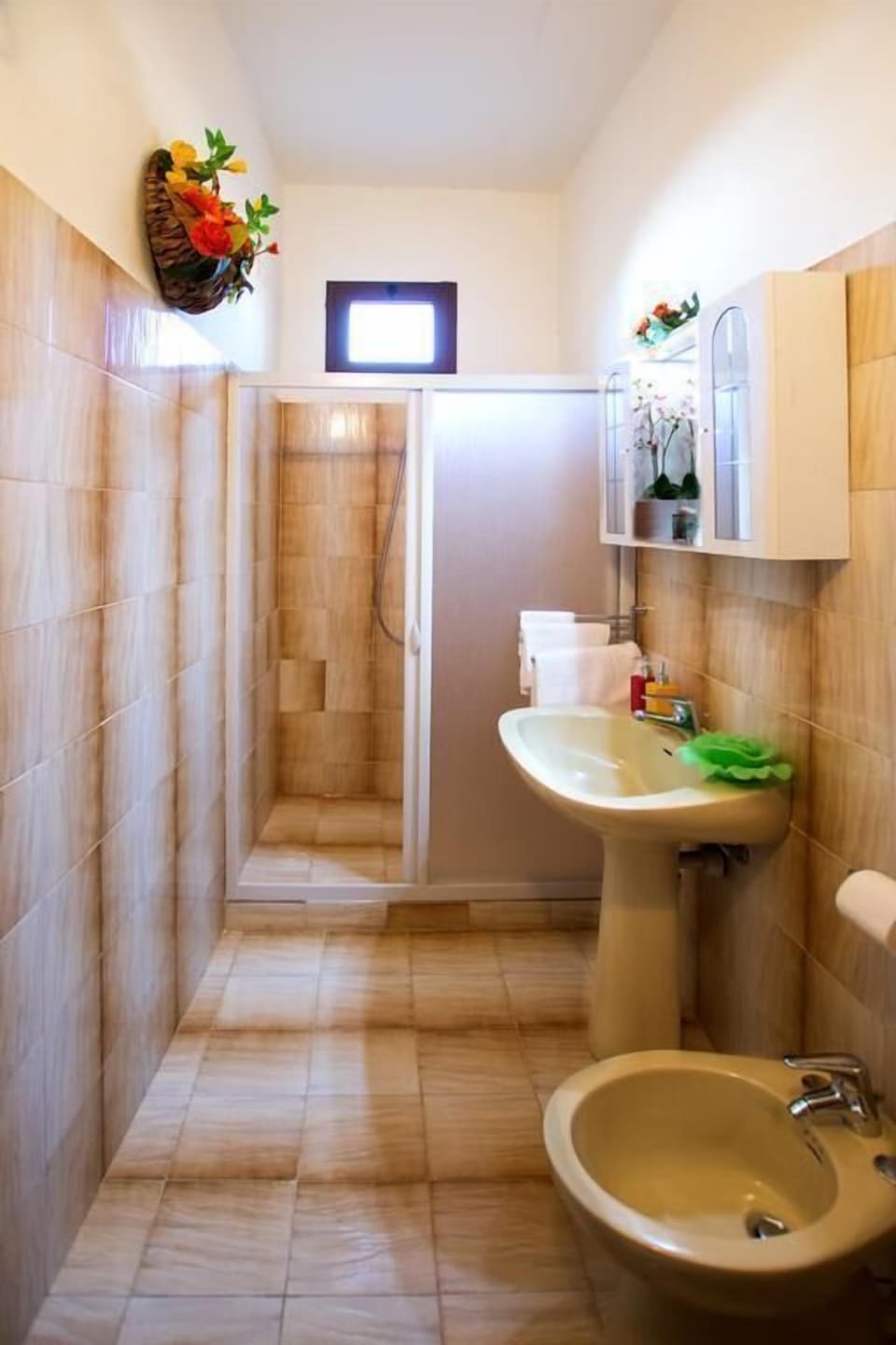 Triple Room (Botticelli) | Bathroom | Free toiletries, hair dryer, bidet, towels