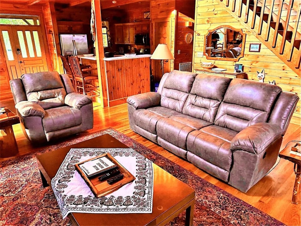 Luxury Pet Friendly Blue Ridge Cabin Rental with hot tub- Fenced Yard and Mountain View