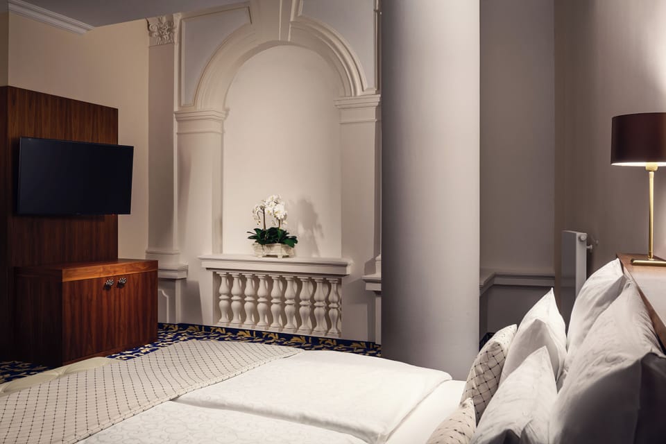 Exclusive Suite | In-room safe, desk, blackout drapes, free WiFi