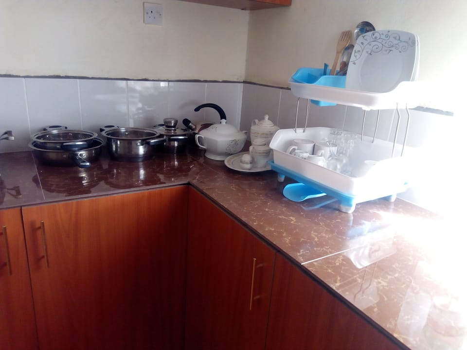City Cottage, Courtyard View | Private kitchen | Fridge, microwave, oven, stovetop