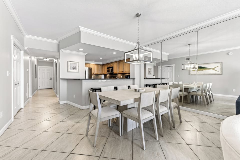 Dining/Kitchen Area