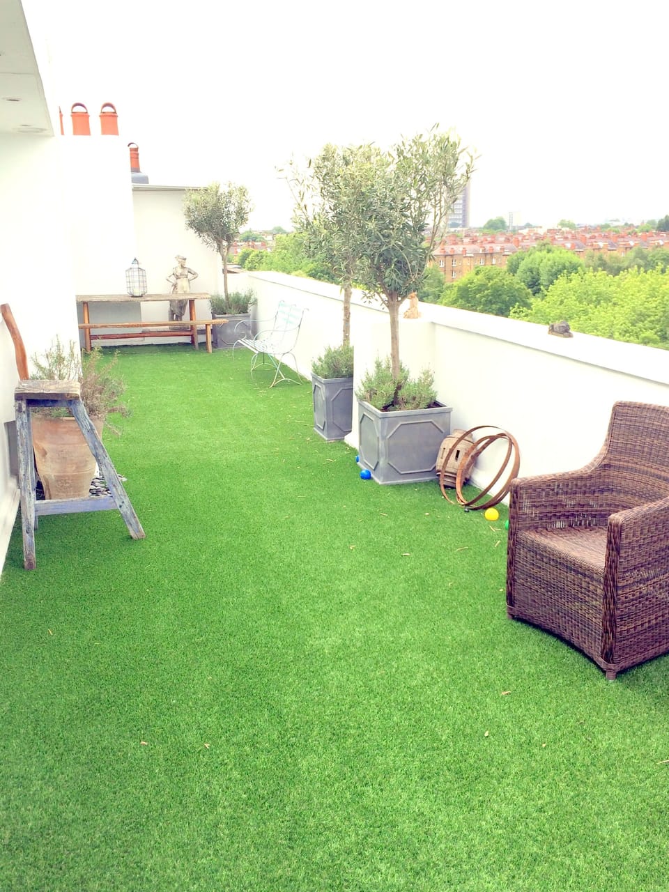 huge terrace overlooking communal garden and London
