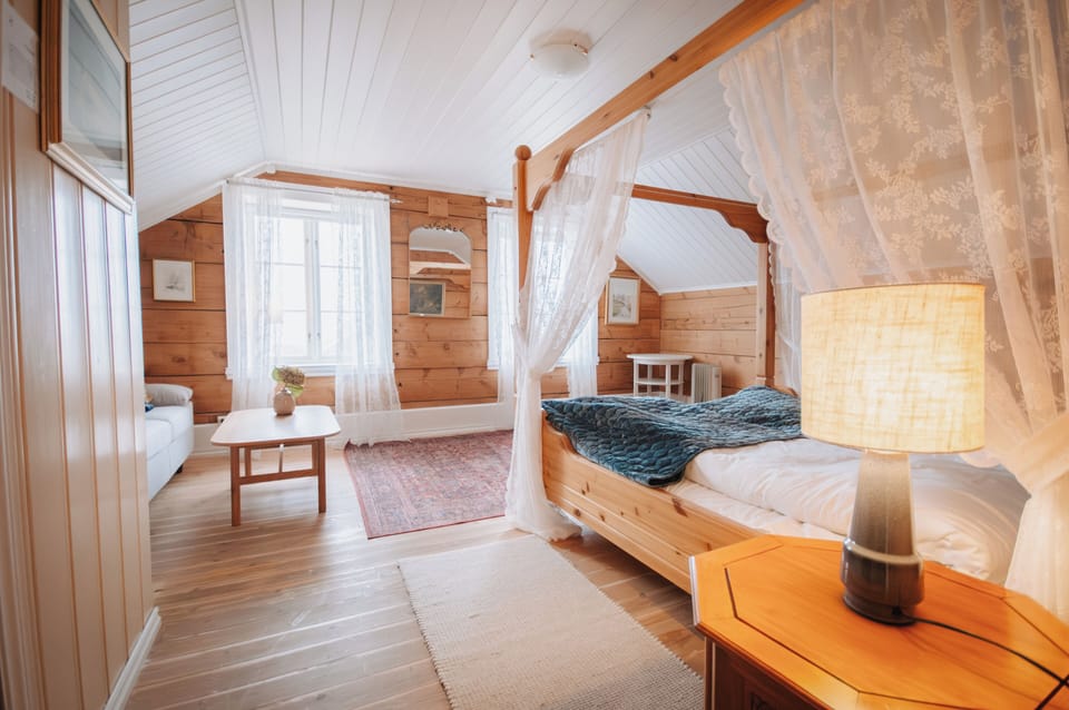 Deluxe Suite | 2 bedrooms, blackout drapes, soundproofing, free WiFi