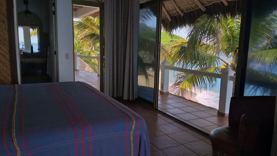 Panoramic Room, 1 King Bed, Ocean View | Minibar, individually decorated, individually furnished