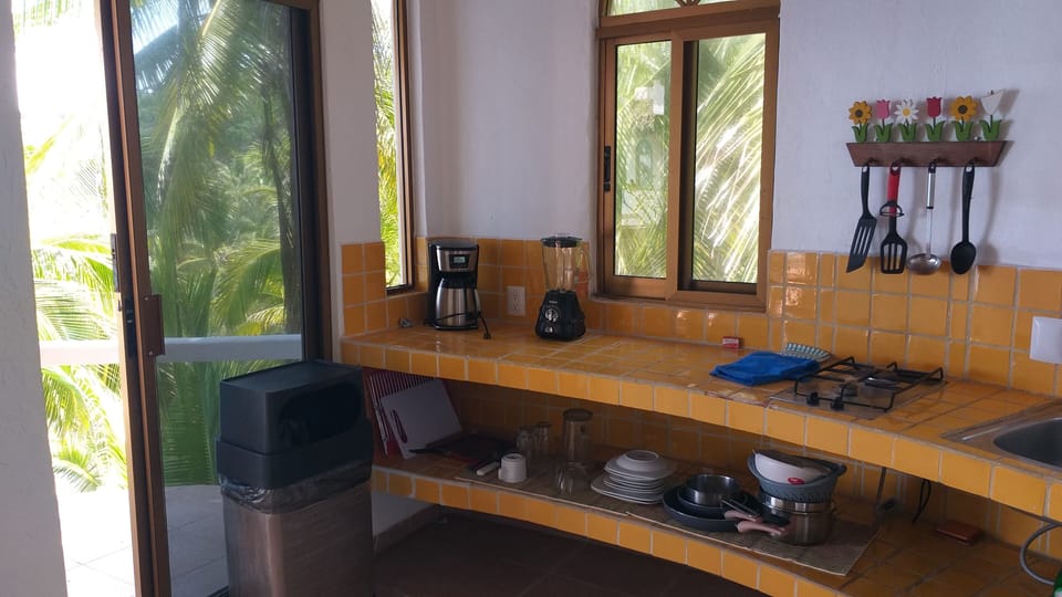 Superior Double Room, Ocean View (Vista) | Private kitchen | Fridge, stovetop, coffee/tea maker, cookware/dishes/utensils