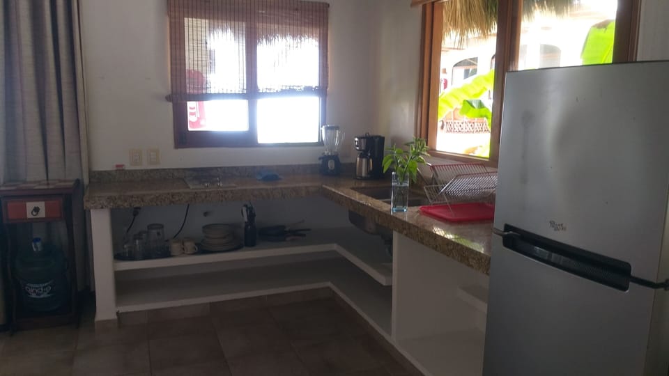 Classic Bungalow, Ocean View (Master) | Minibar, individually decorated, individually furnished