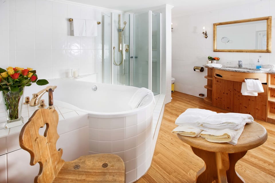 Junior Suite (Burgherr Junior Suite) | Bathroom | Eco-friendly toiletries, hair dryer, bathrobes, slippers
