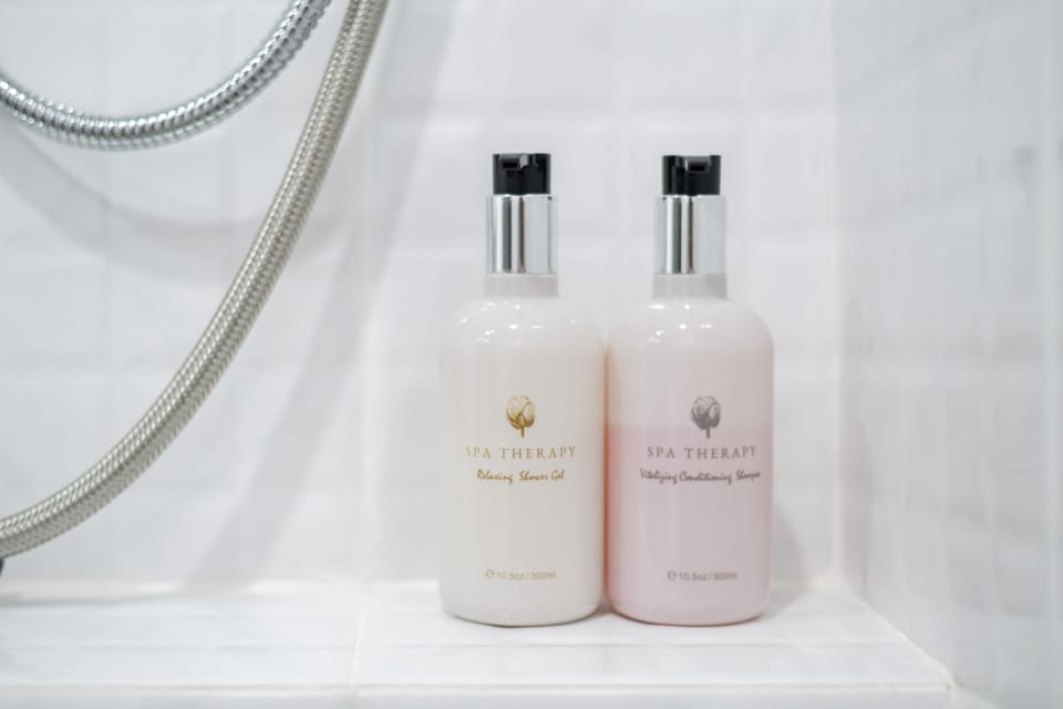 Superior Twin Room | Bathroom | Shower, towels, soap, shampoo