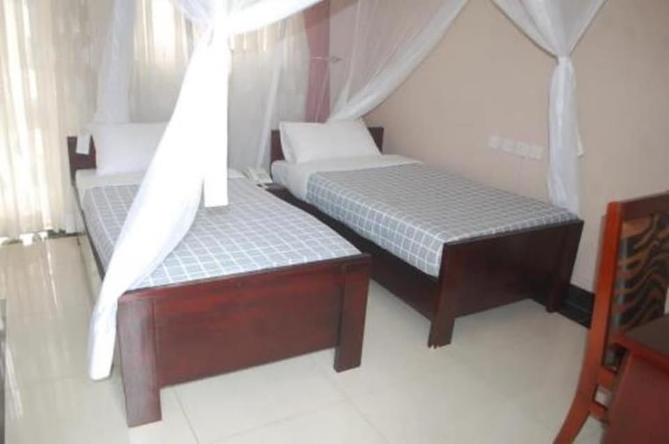 Twin Room (No A/C) | Individually decorated, individually furnished, desk, bed sheets
