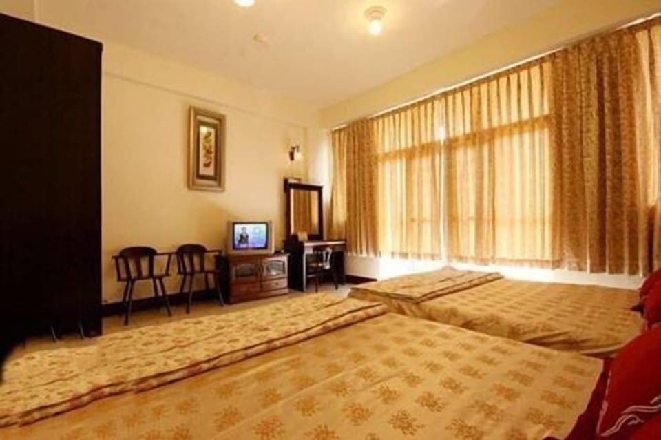 Quadruple Room (Common Bathroom) | Desk, soundproofing, free WiFi, bed sheets