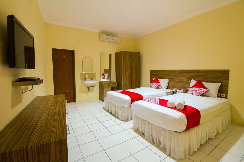Deluxe Twin Room | Desk, free WiFi, bed sheets