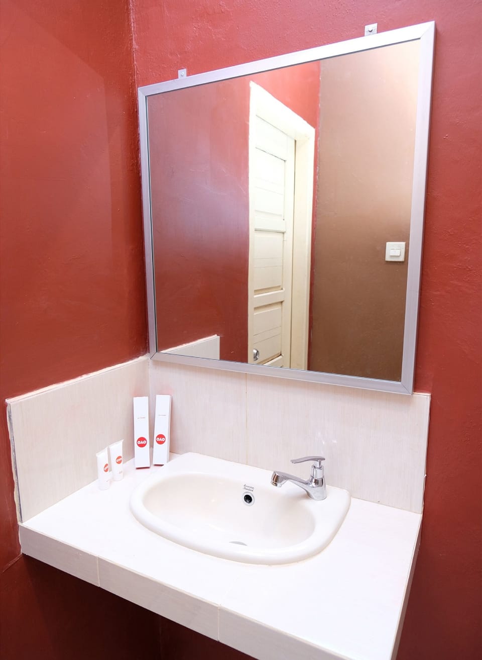 Bathroom sink