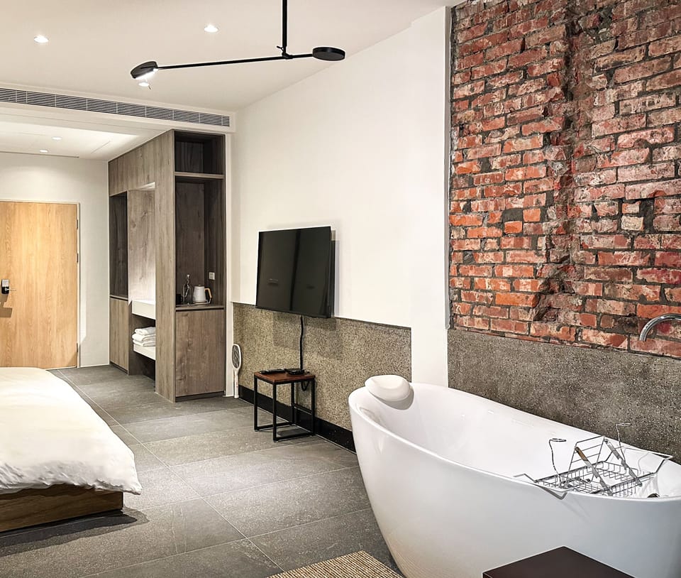 Deluxe Double Room, 1 King Bed | Premium bedding, down comforters, iron/ironing board, free WiFi