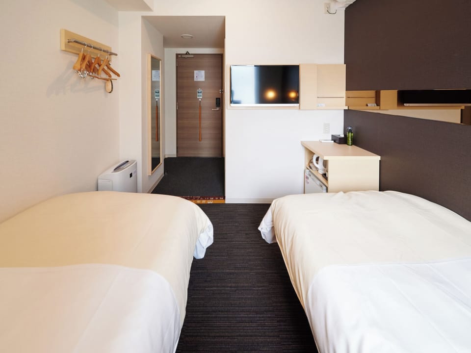 WiFi (free), bed sheets