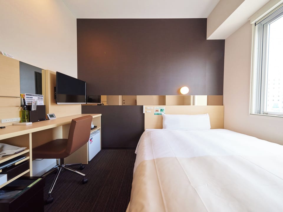 WiFi (free), bed sheets