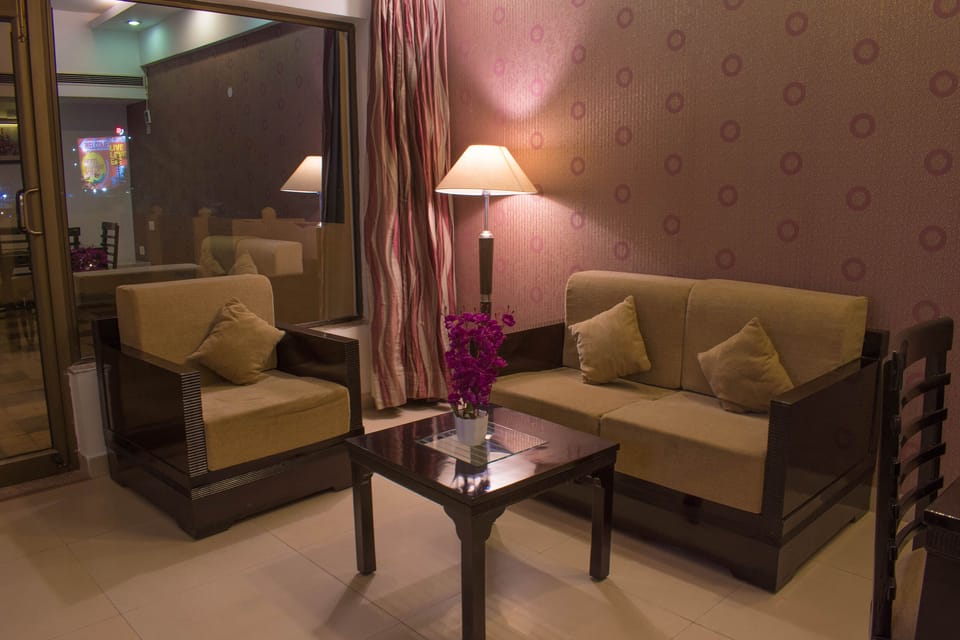 Executive Suite, 1 Double Bed | Living area | LED TV