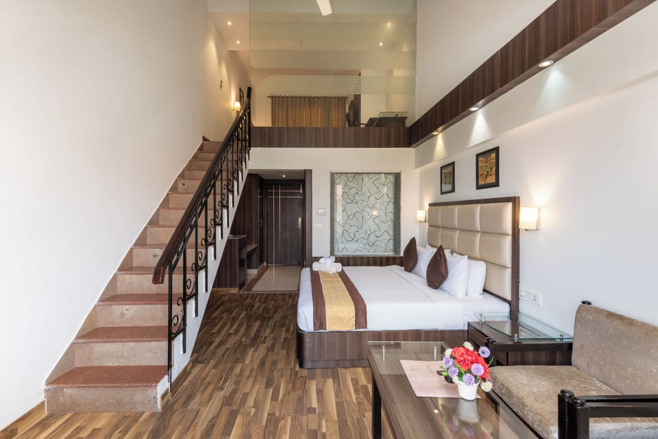 Family Duplex | Desk, laptop workspace, soundproofing, free WiFi