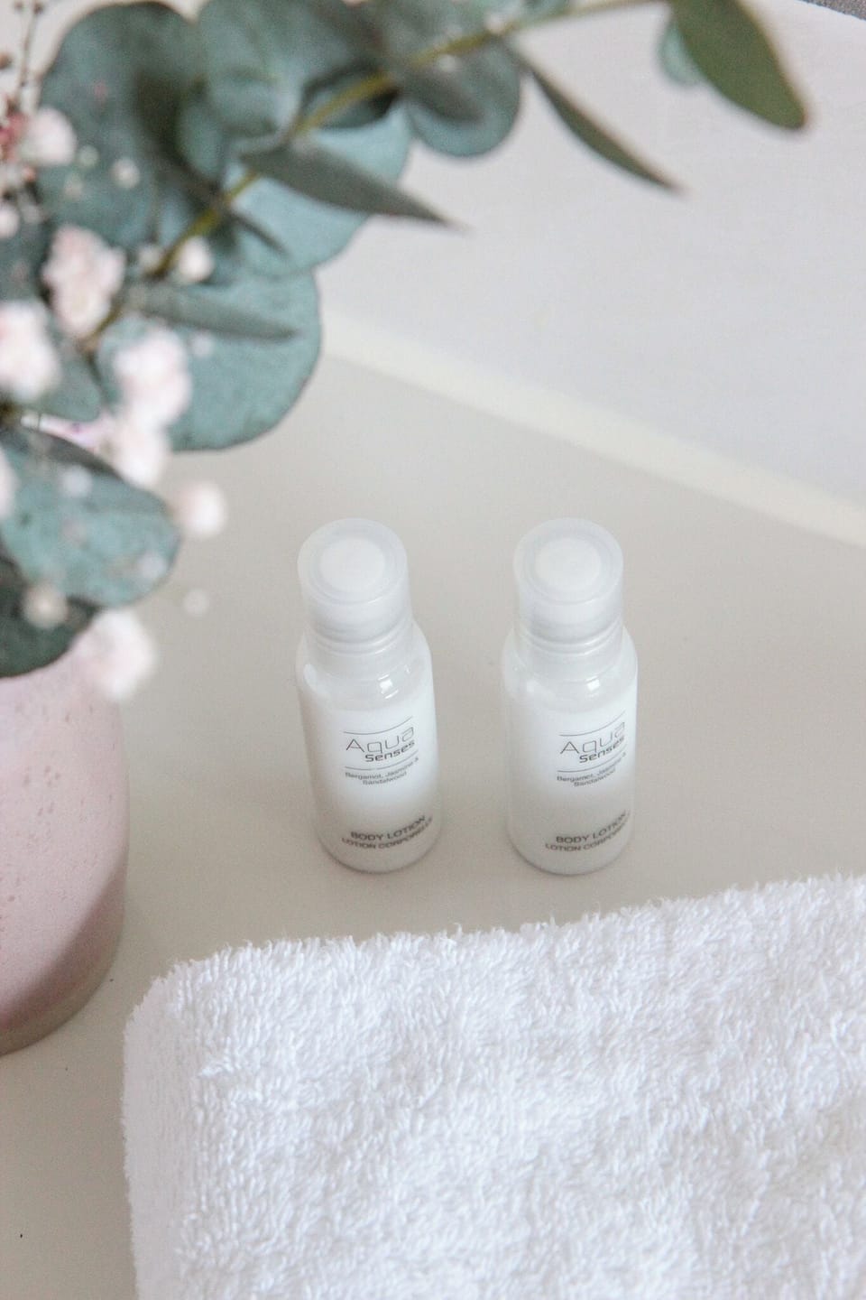 kern.pur | Bathroom | Hair dryer, slippers, towels, soap