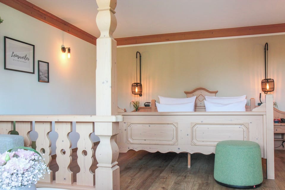 suedpfalz.plus | Desk, laptop workspace, blackout drapes, iron/ironing board