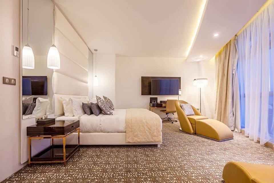 Executive Suite | In-room safe, WiFi (free), individually decorated