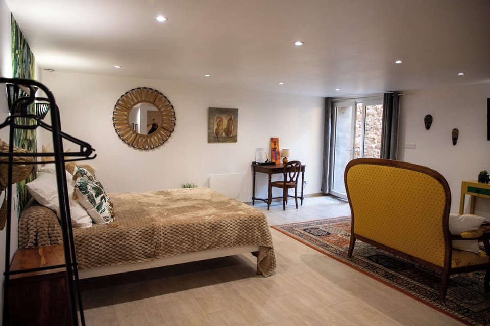 Triple Room | Free WiFi, bed sheets