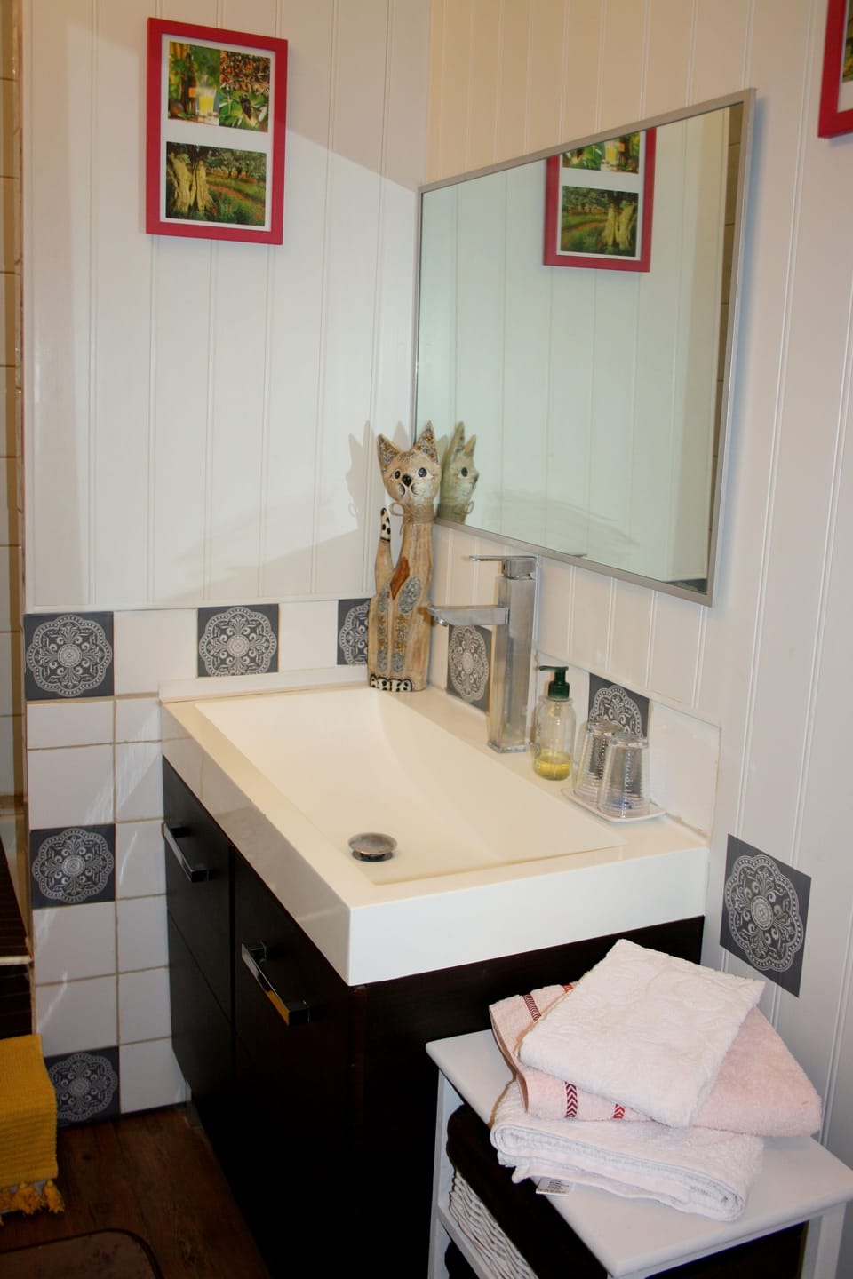 Bathroom sink