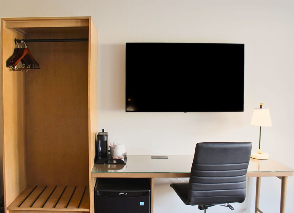 Pillowtop beds, laptop workspace, WiFi (free), alarm clocks