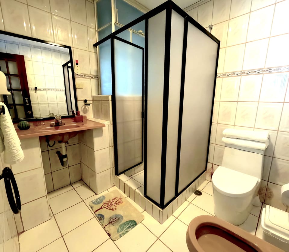 Family Suite, 1 Double Bed | Bathroom | Shower, hair dryer, towels, soap