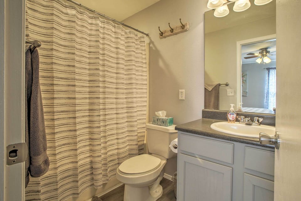 En-Suite Bathroom | Towels Provided