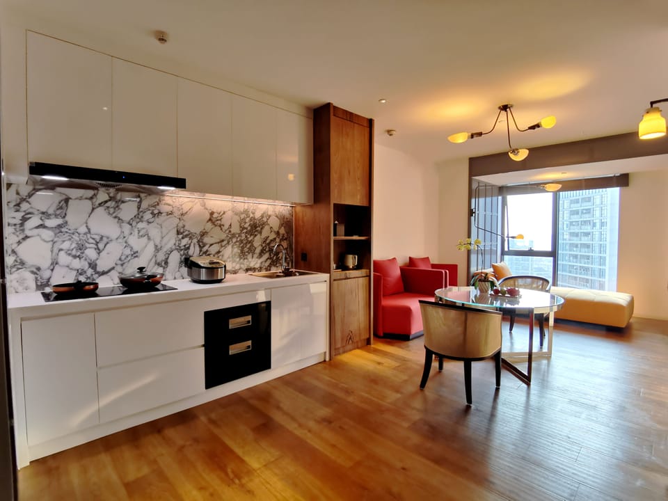 Deluxe Apartment, 1 Bedroom, Non Smoking, Bay View | Living area | TV