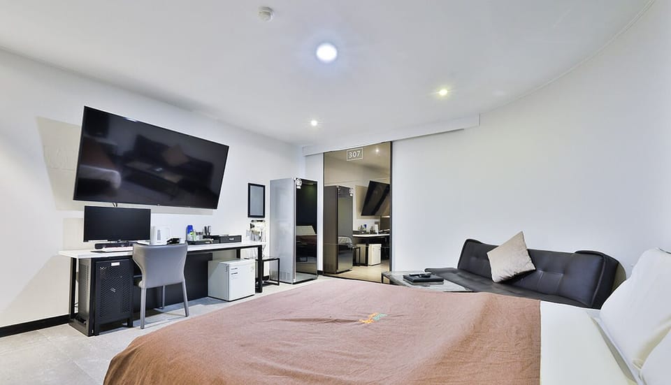Premium Double Room | Blackout drapes, free WiFi, bed sheets