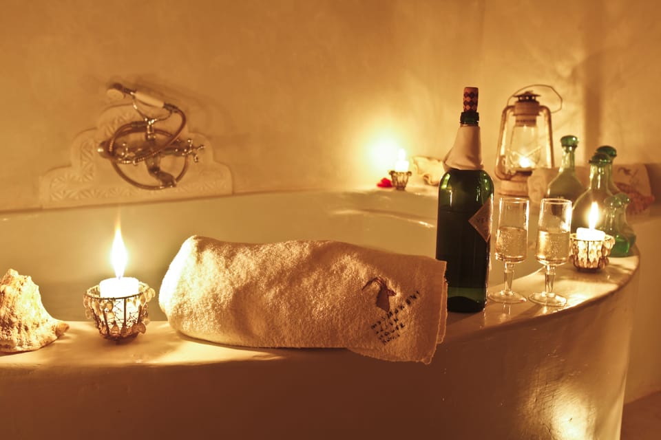 Master Room III | Bathroom | Separate tub and shower, deep soaking tub, free toiletries, hair dryer
