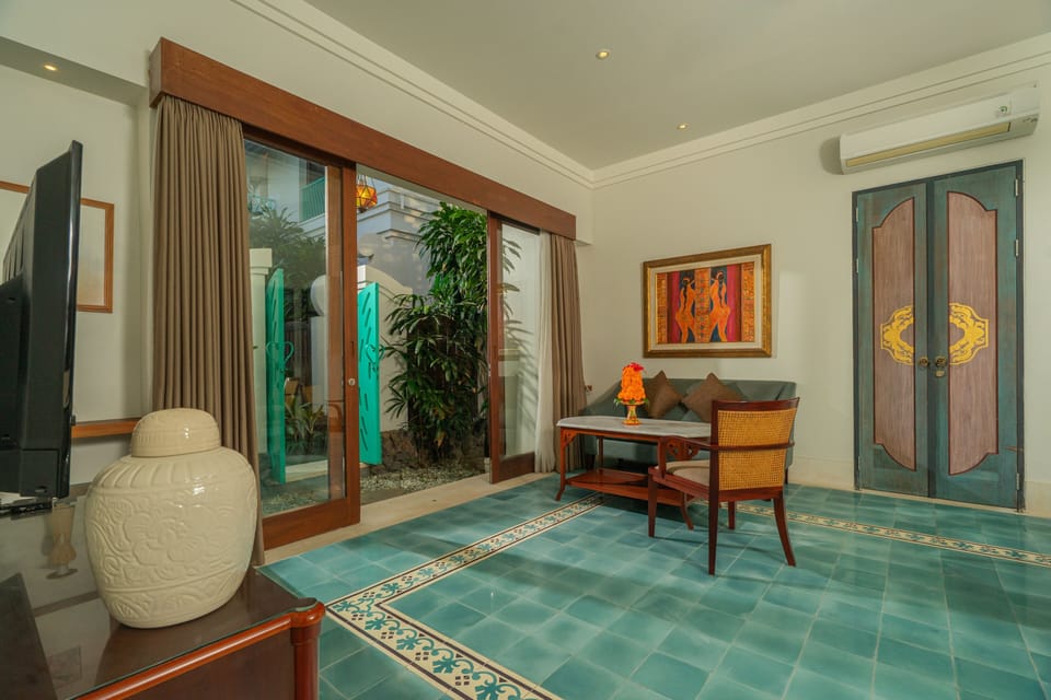 1 Bedroom Suite with Pool Access | Living area | 40-inch flat-screen TV with cable channels, TV