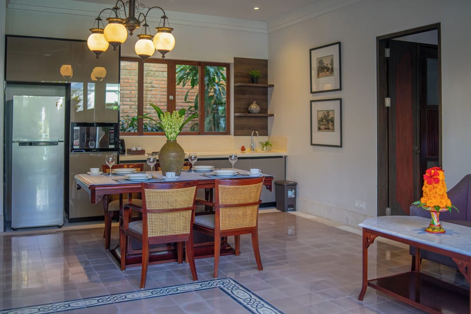 2 Bedroom Apartment with Pool Access | Living area | 40-inch flat-screen TV with cable channels, TV