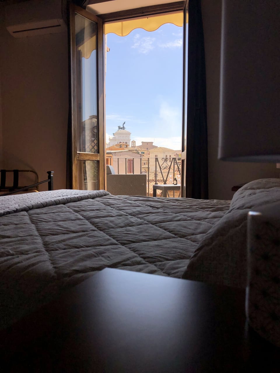 Double Room, Ensuite (grigia) | In-room safe, desk, iron/ironing board, free WiFi