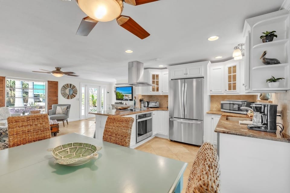 House, 2 Bedrooms | Private kitchen | Coffee/tea maker, fridge, toaster