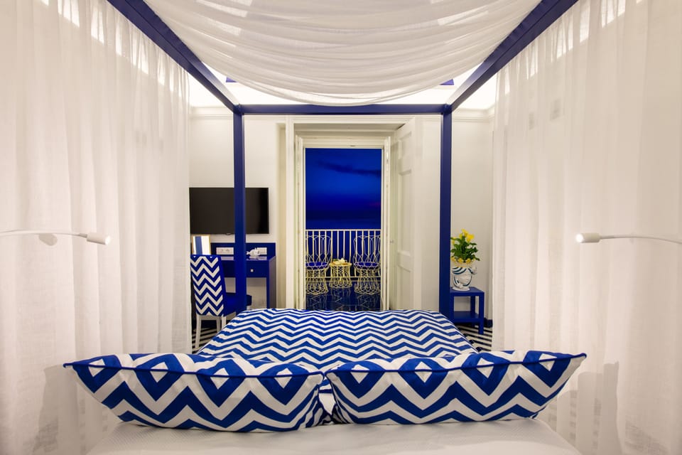 Junior Suite, Sea View | Minibar, in-room safe, desk, blackout drapes