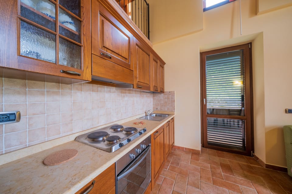 Superior Apartment, 2 Bedrooms | Private kitchen | Fridge, oven, stovetop, cookware/dishes/utensils