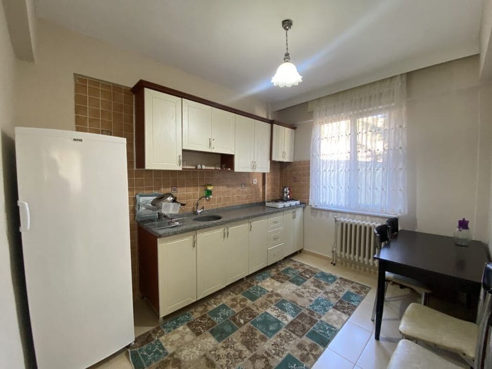 Apartment, 1 Bedroom | Private kitchen | Fridge, oven, stovetop, cookware/dishes/utensils