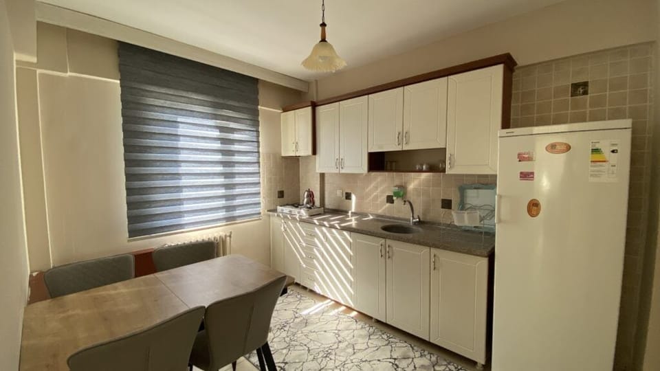 Apartment, 1 Bedroom | Private kitchen | Fridge, oven, stovetop, cookware/dishes/utensils