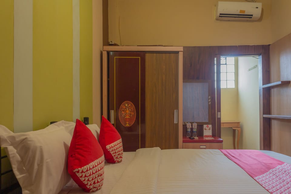 Deluxe Double Room | Desk, free WiFi, bed sheets