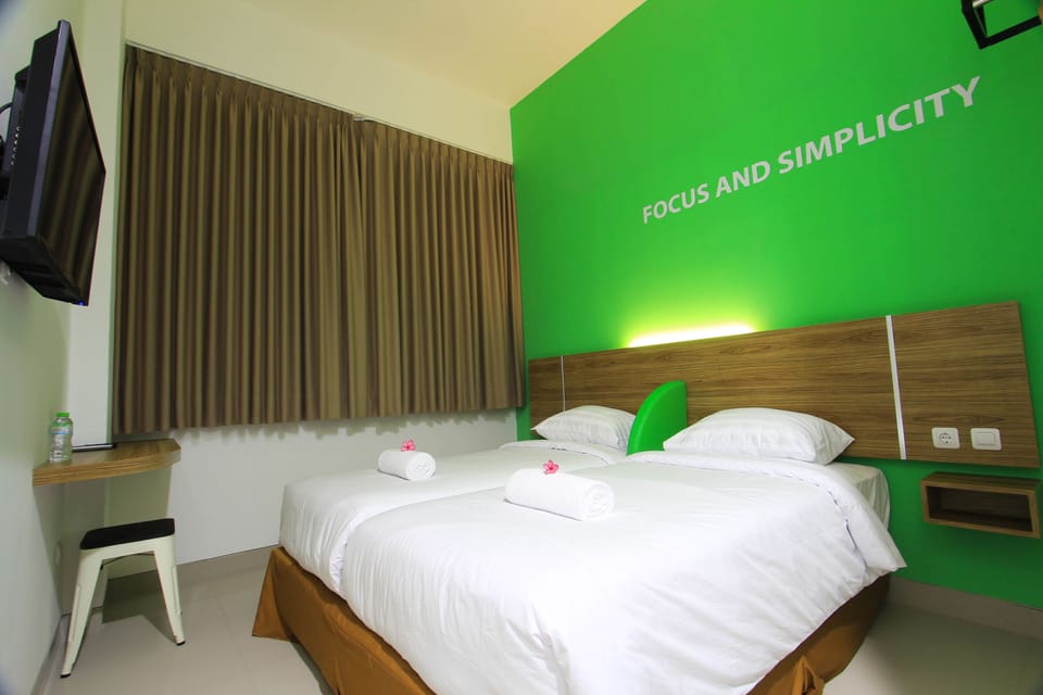 Superior Twin Room | Desk