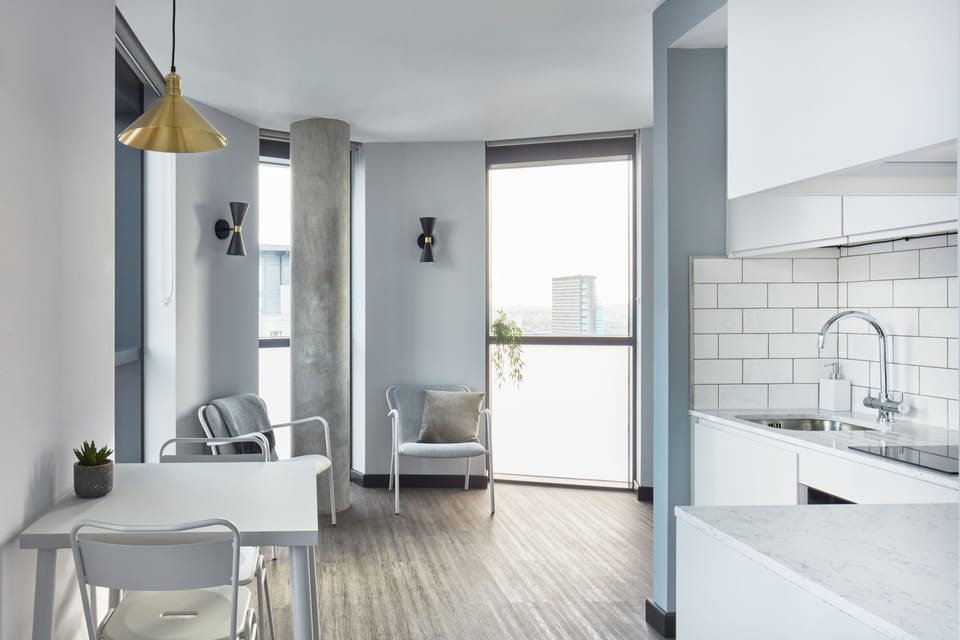 Fridge, stovetop, coffee/tea maker, electric kettle