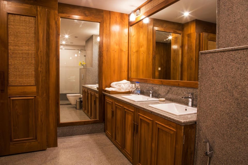 Shower, free toiletries, bathrobes, slippers